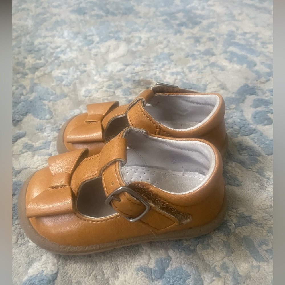 LAMOUR TODDLER SIZE 4 Leather shoes